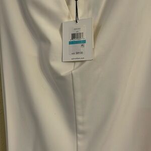 NWT
Calvin Klein
Women’s dress pants
Fully lined
Size 16
Classic fit